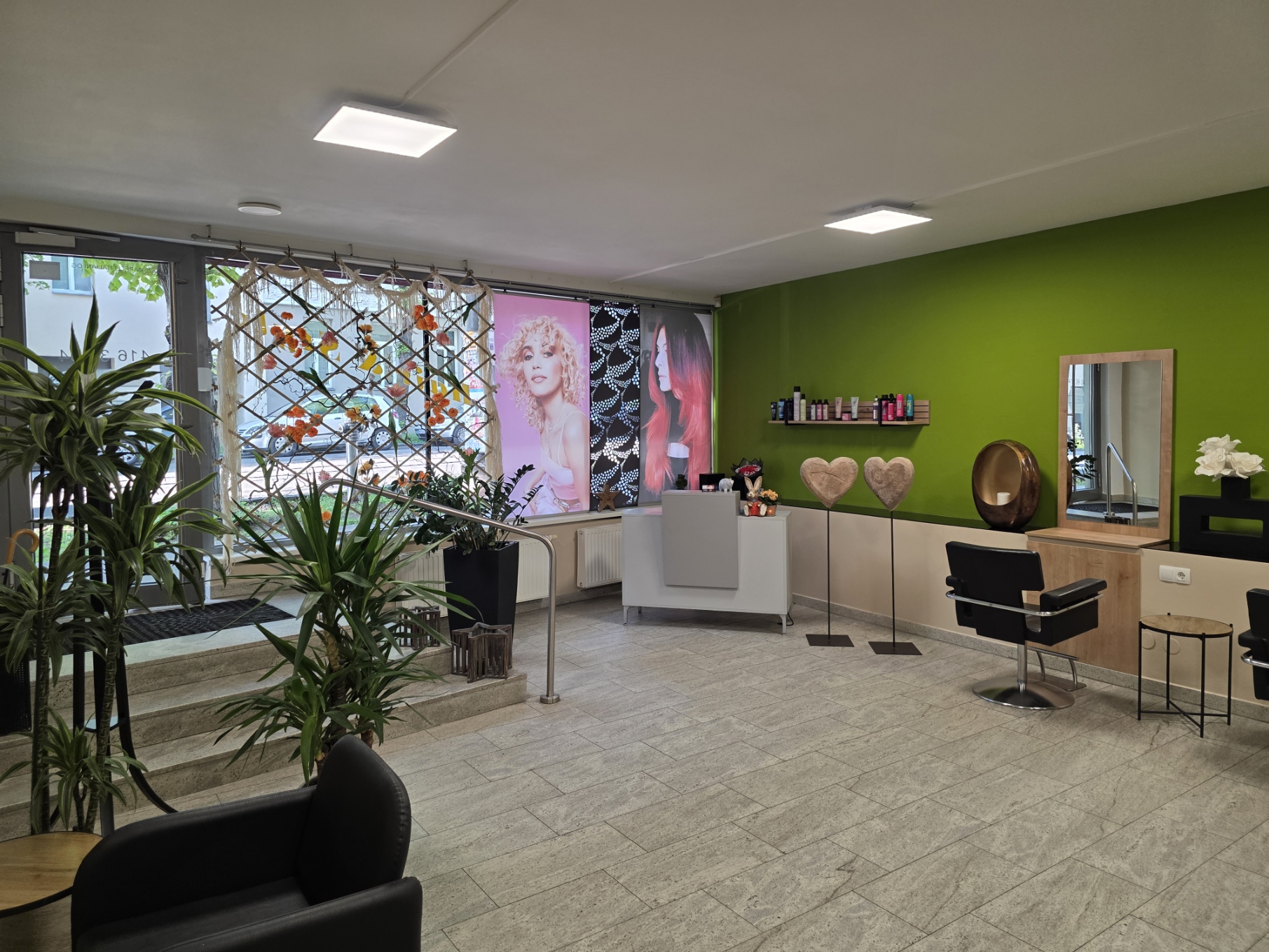 Salon Capelli – Eingangsbereich mit Empfang